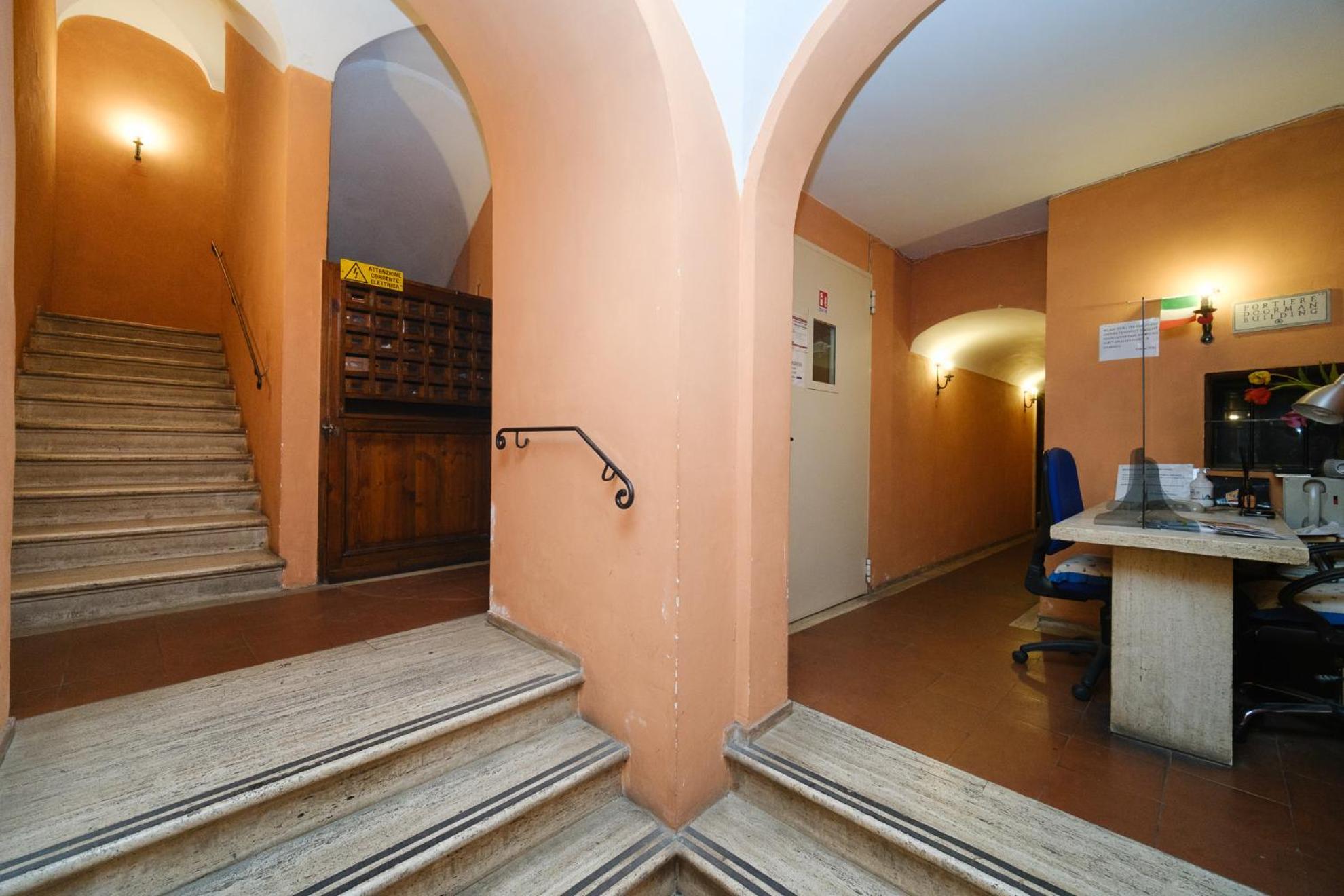 Pantheon'S Arch By Buddyrent Rome Exterior photo